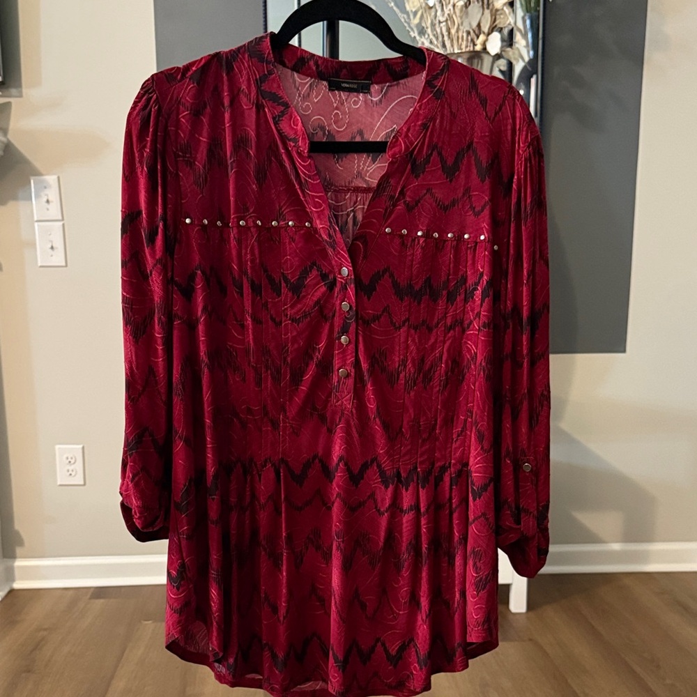 VERAROSE Women's maroon and black ACCENT Button-Up Top